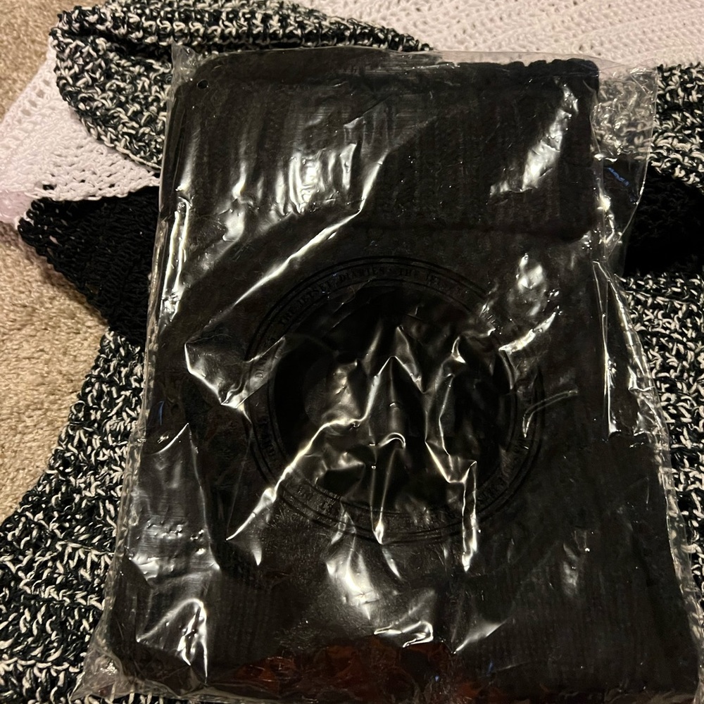 TJD Pom Hat and Boot Socks NIB - Picture 6 of 6